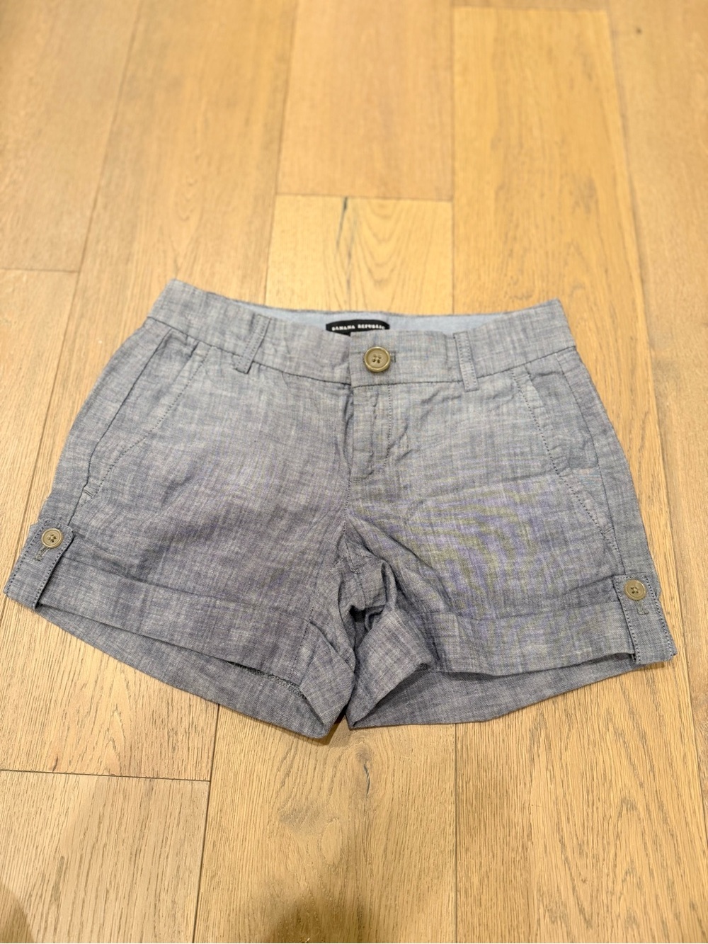 Banana Republic Blue Chambray Women's Rolled Shorts